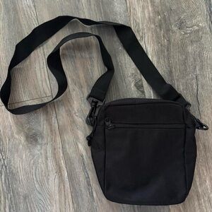black shoulder bag